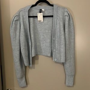Cropped poof shoulder sweater
